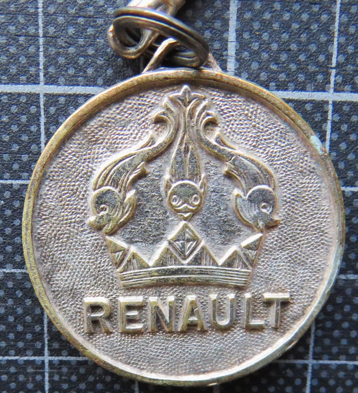 Renault Portachiavi: Alter Renault Schlüsselanhänger – Usato da Ettingen venduto da campione_1