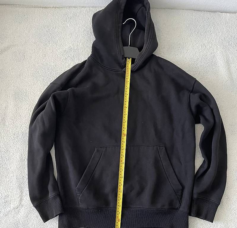 Pullover & Sweatshirts: Schwarzer Hoodie  – Gebraucht aus Luzern von Andrej35 1
