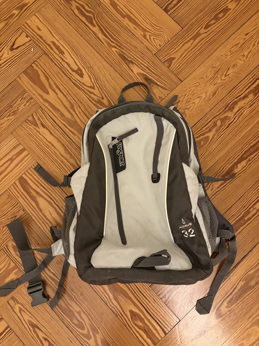 Jansport Rucksäcke: Jansport Agave 32 Wanderrucksack hellgrau – Gebraucht aus Zürich von jak_89nh