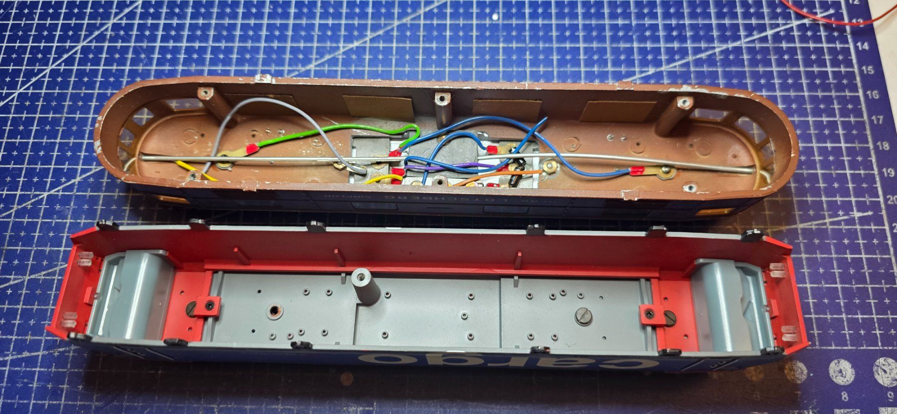 Modellini di ferrovie: Modelleisenbahn Gehäuse 2 stück HO/DC – Usato da Hochfelden venduto da Danizh0 3