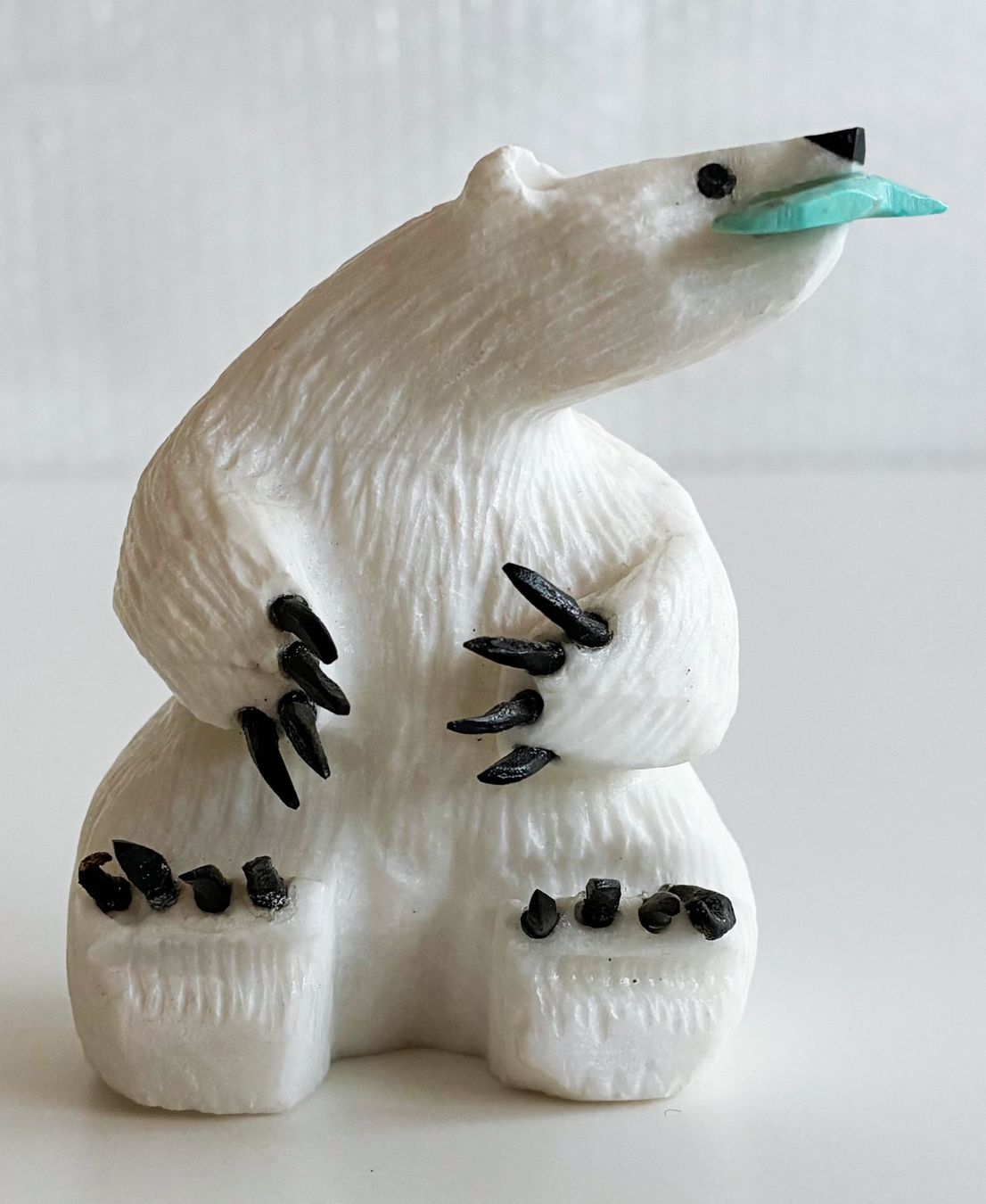 Statuette: Alabaster Eisbär sitzend mit Fisch – Usato da Bäretswil venduto da robsonantik 4
