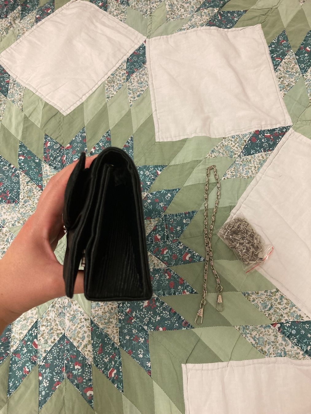 Borse da donna: Schwarzer Clutch mit 2 Silberketten – Usato da Rorschach venduto da mon_cyq9 1