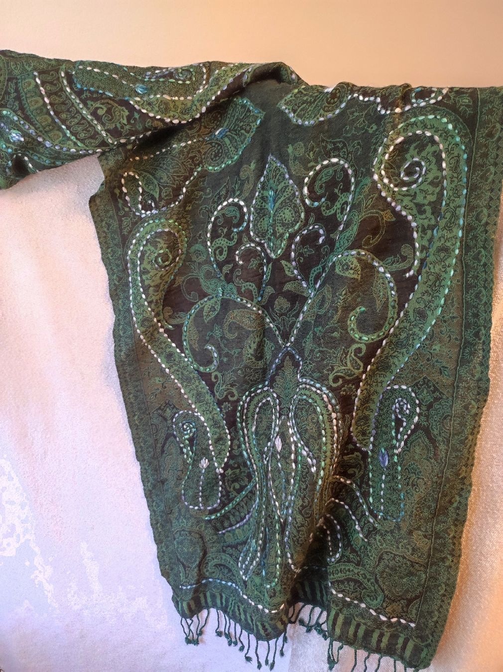 Foulard & Sciarpe: Schal warm mit Stickerei – Usato da Arni AG venduto da Rosen11 4