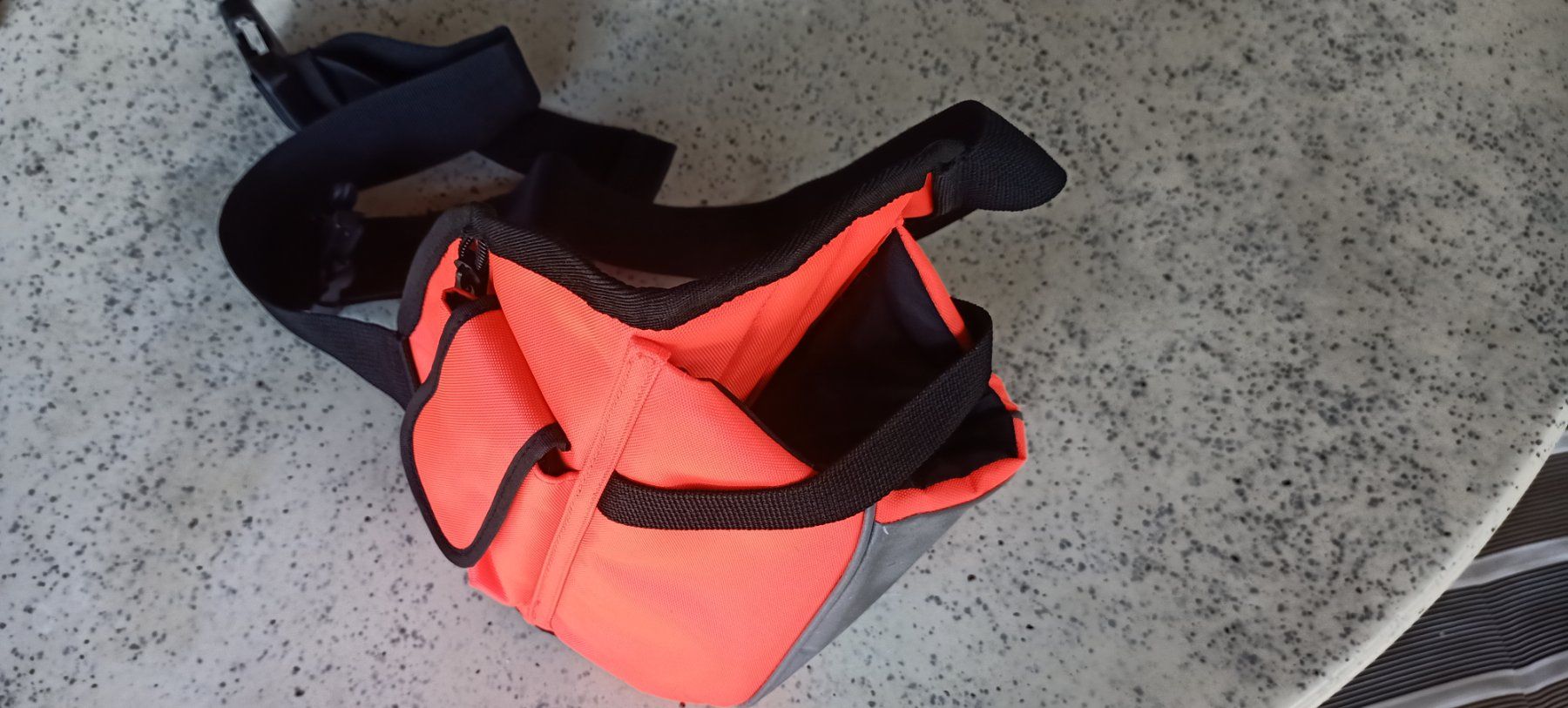 Sigg Taschen: SIGG Hüfttasche Gürteltasche orange/grau – Gebraucht aus Sempach von Outletinoo 1