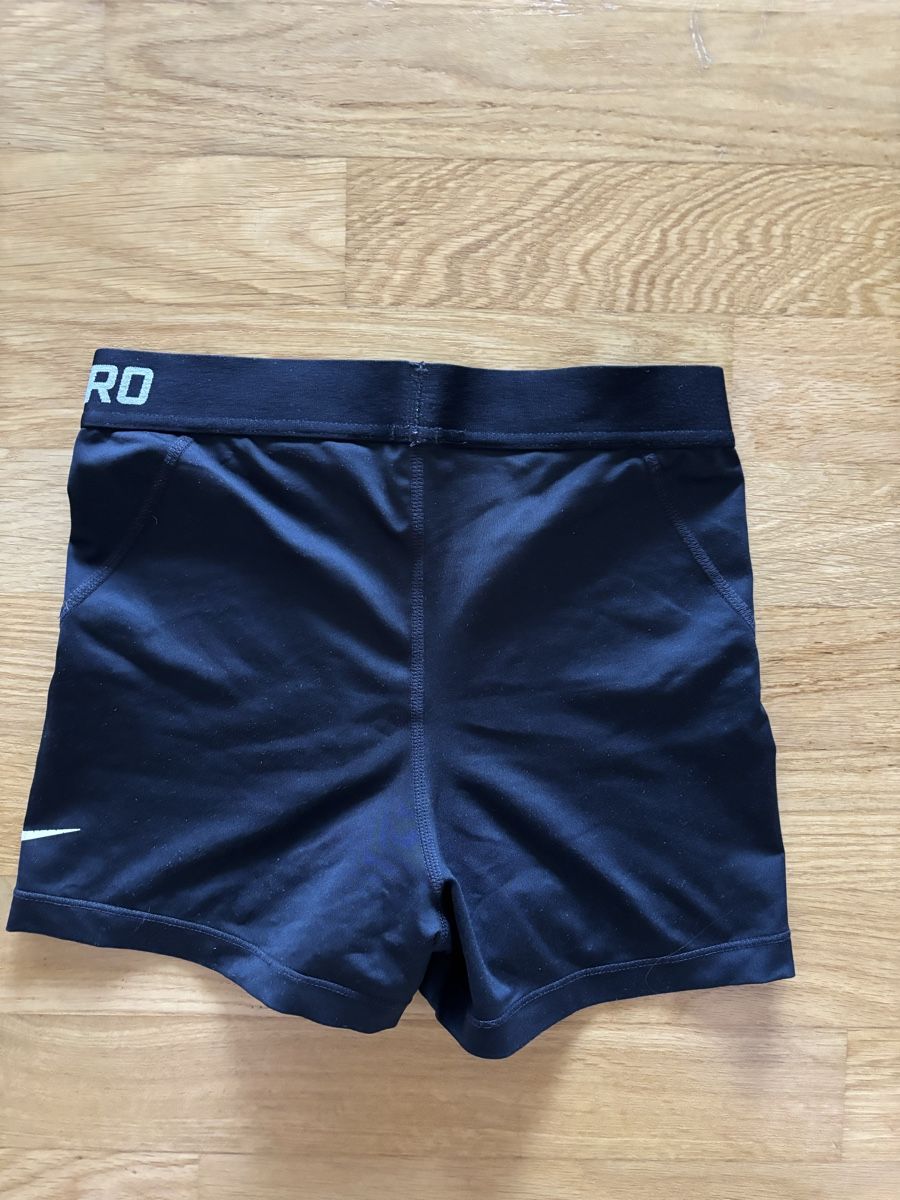 Nike Pantalons: Nike Sport Shorts – D'occasion à Kaltbrunn par celiabernet 1