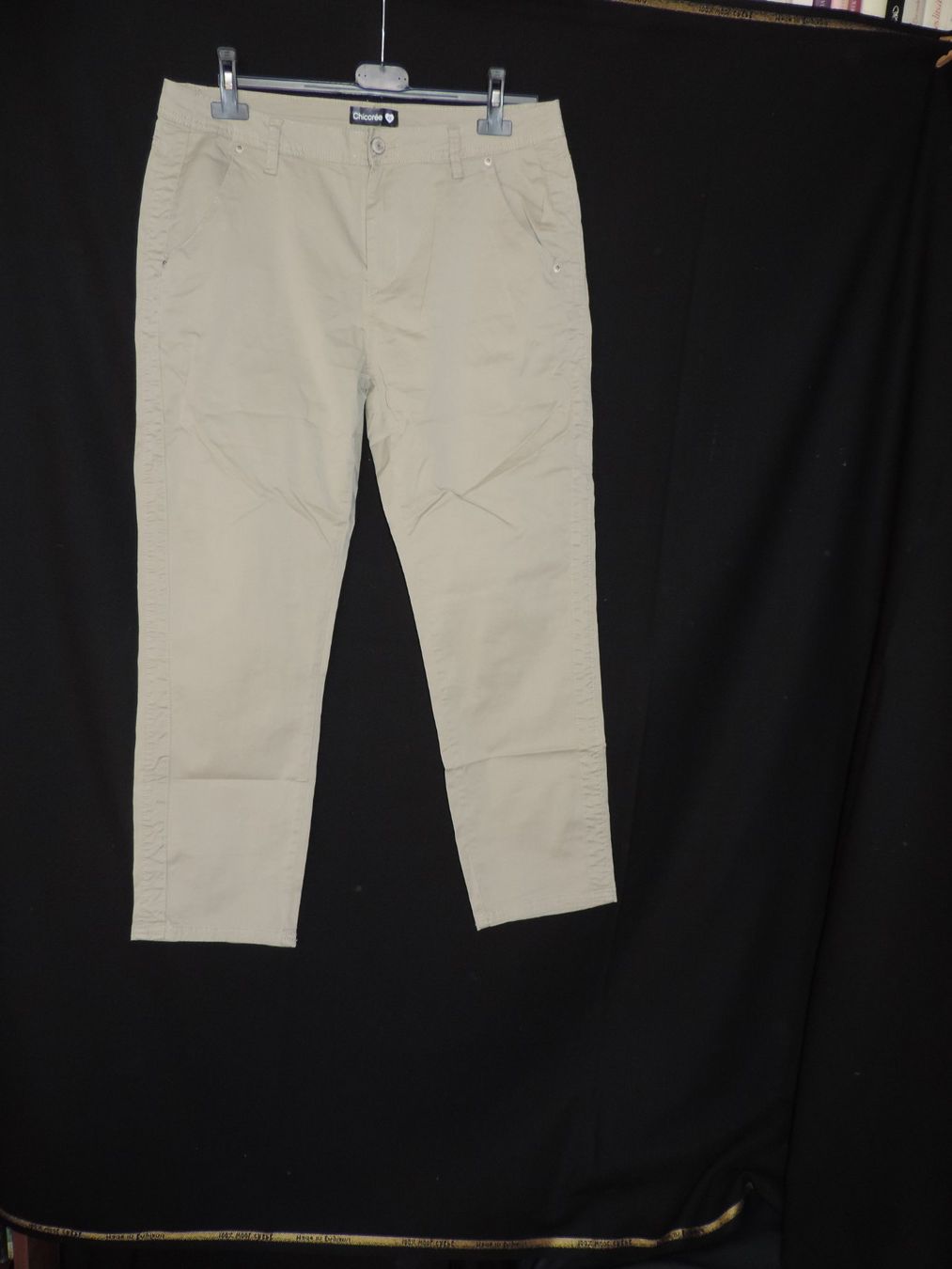 Pantaloni: pantalon vert kaki clair – Usato da Genève venduto da Axelle333 5