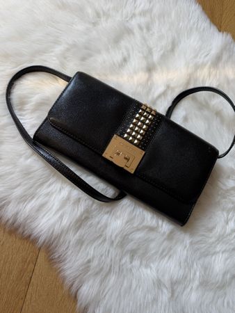 Pochette Michael Kors noire avec clous dorés et chaîne