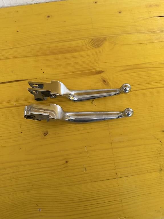 Harley-Davidson Tutti i ricambio per moto: Brems- und Kupplungshebel Harley Davidson – Usato da Wohlen AG venduto da Capo13