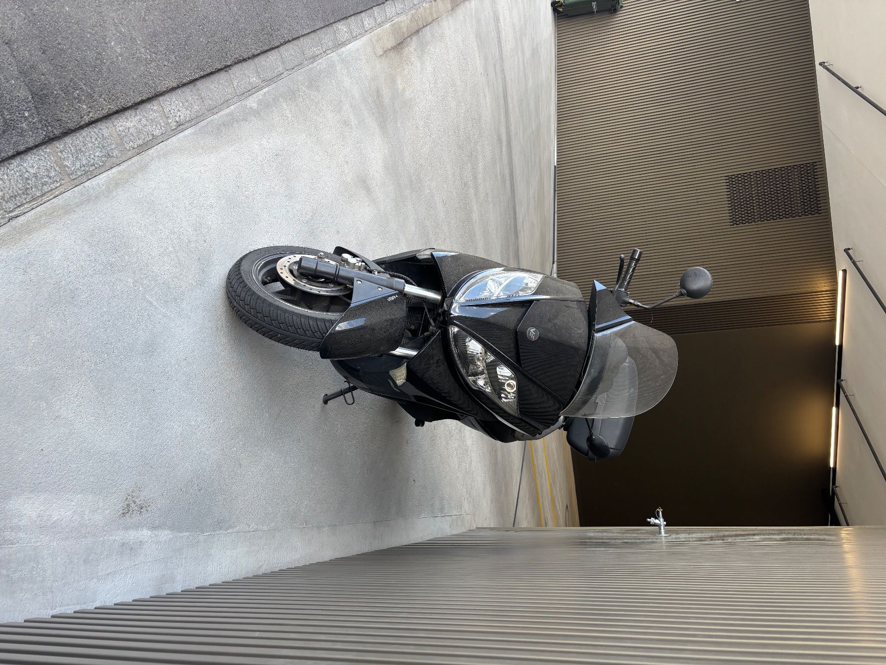 Tell Scooter: Zu verkaufen Roller Silver Blade 250i ab MFK – Usato da Tamins venduto da Sjoerimann 1