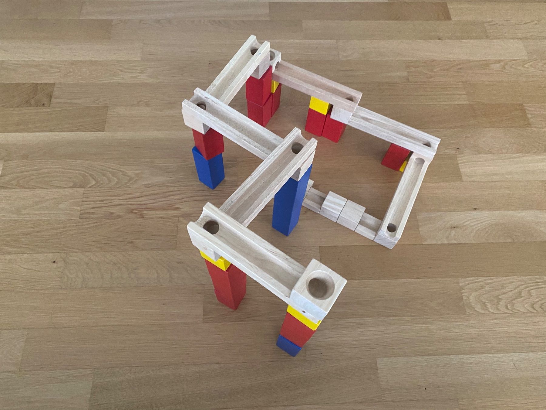 Spielzeuge: Kugelbahn aus Holz mit Murmeln – Gebraucht aus Ehrendingen von Uxaxa 1