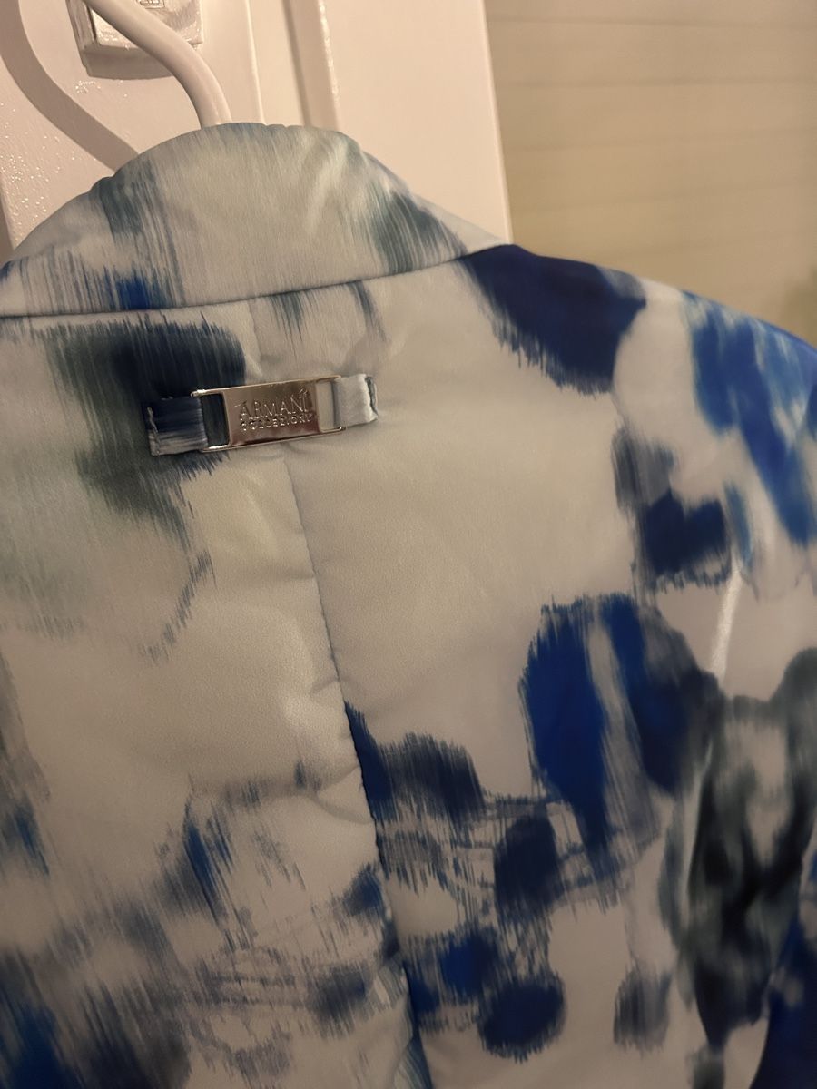 Armani Giacche: Armani Collezioni Blue Tie Dye Down Jacket perfect condition – Nuovo (secondo la descrizione) da Schlieren venduto da dev_fg59 4