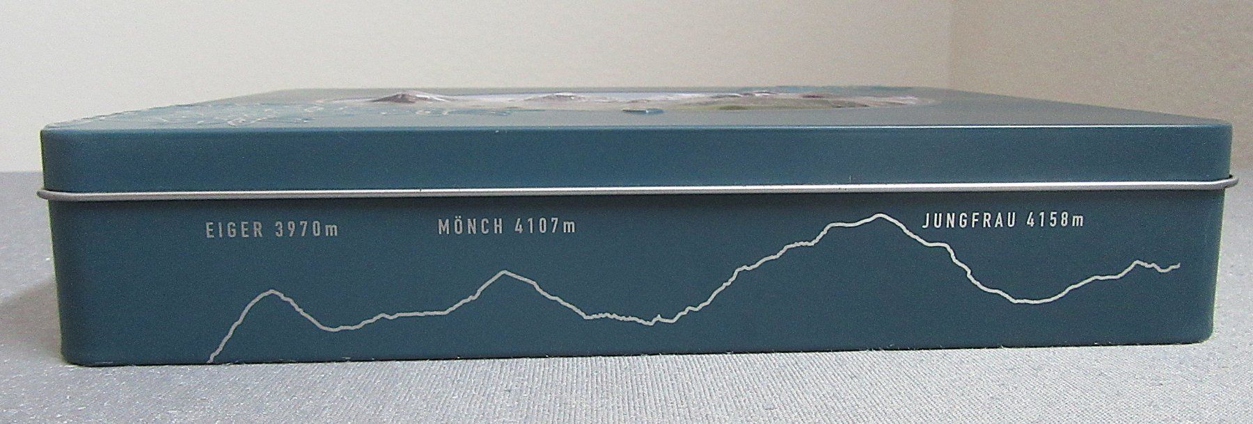 Altro in Decorazioni & Accessori: Blechdose Läckerli Huus Basel - Eiger, Mönch und Jungfrau – Usato da Auenstein venduto da Padabimbim 3