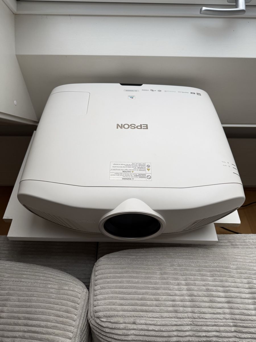 Epson Proiettori: Epson Tw9300w LCD 4k Beamer/Projektor – Usato da Winterthur venduto da MooBb 1