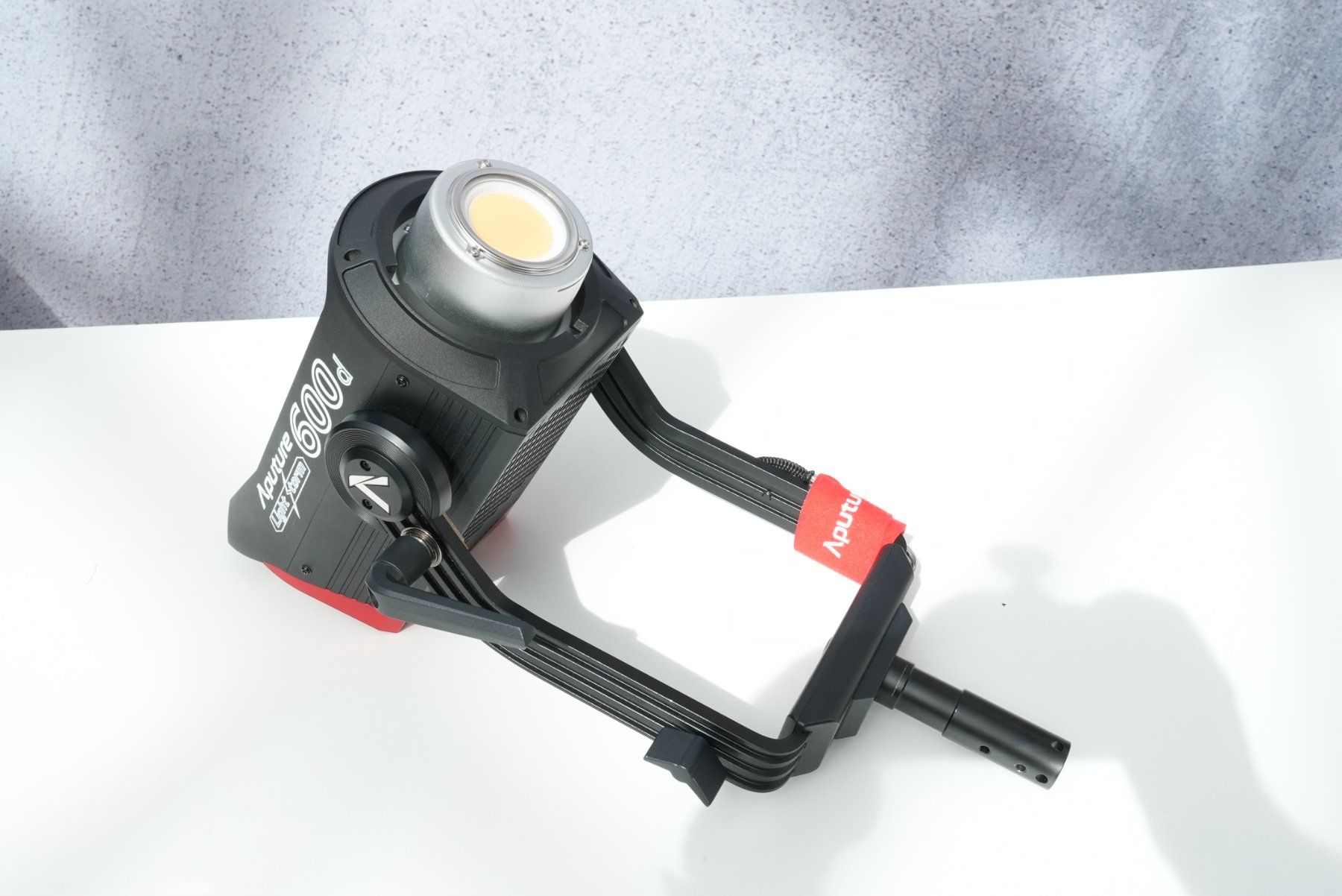 Aputure Lampade: Aputure LS 600D Pro V-Mount Profi Video LED-Leuchte 600W – Usato da Luzern venduto da PMPHOTOMEDIA 5