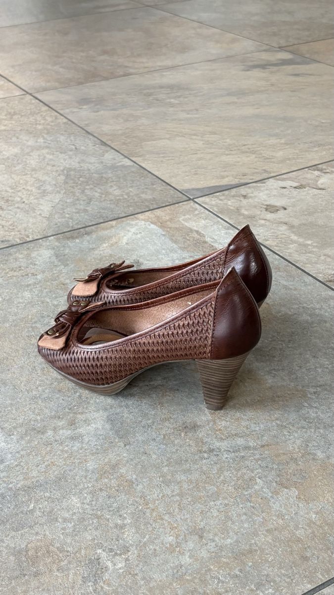 Damenschuhe: Pumps braun Leder Peeptoe – Gebraucht aus Beckenried von KaSt01 2