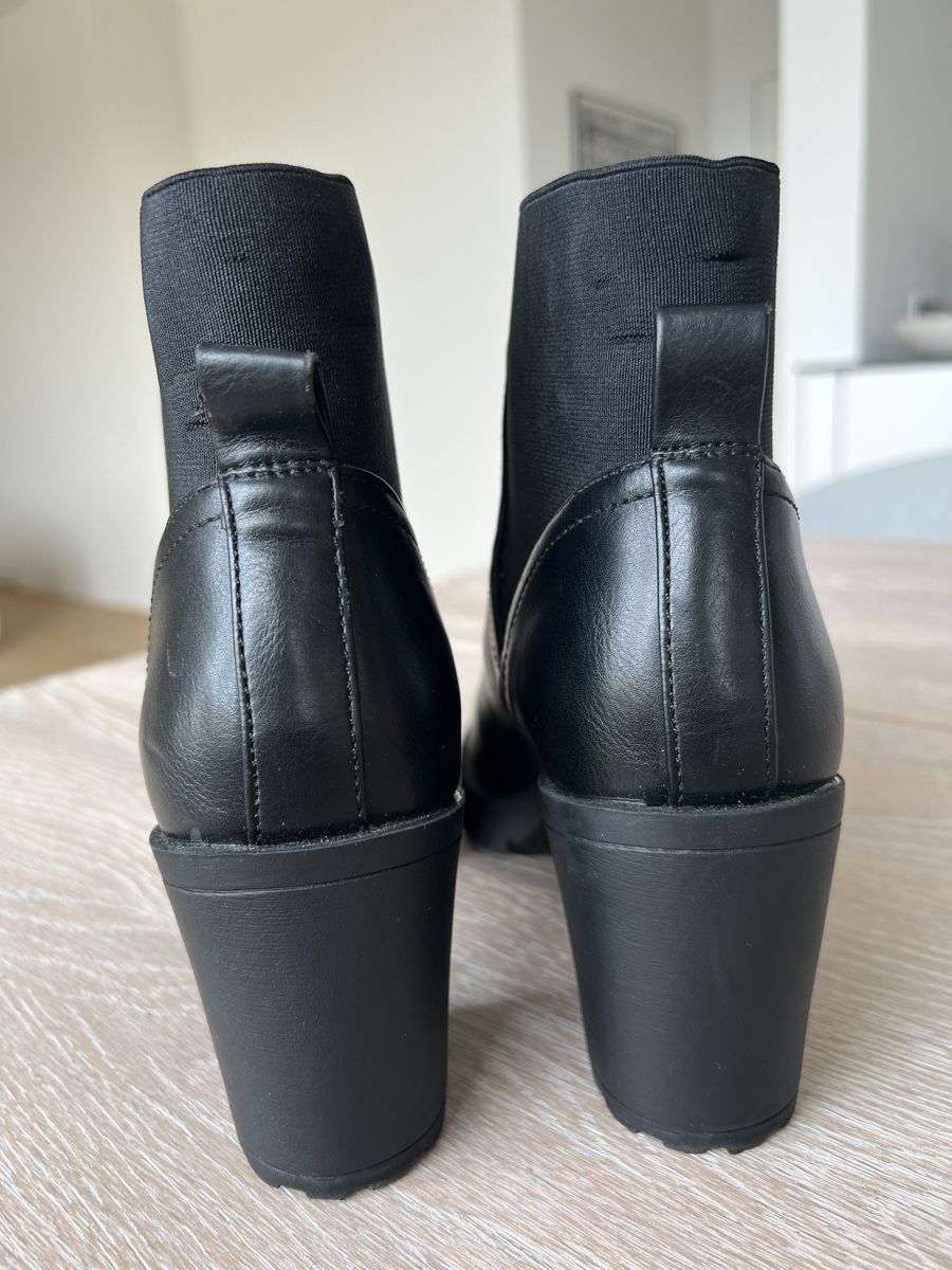 Only Scarpe da donna: ONLY Stiefelette schwarz Grösse 39 – Usato da Schenkon venduto da beetastic 4