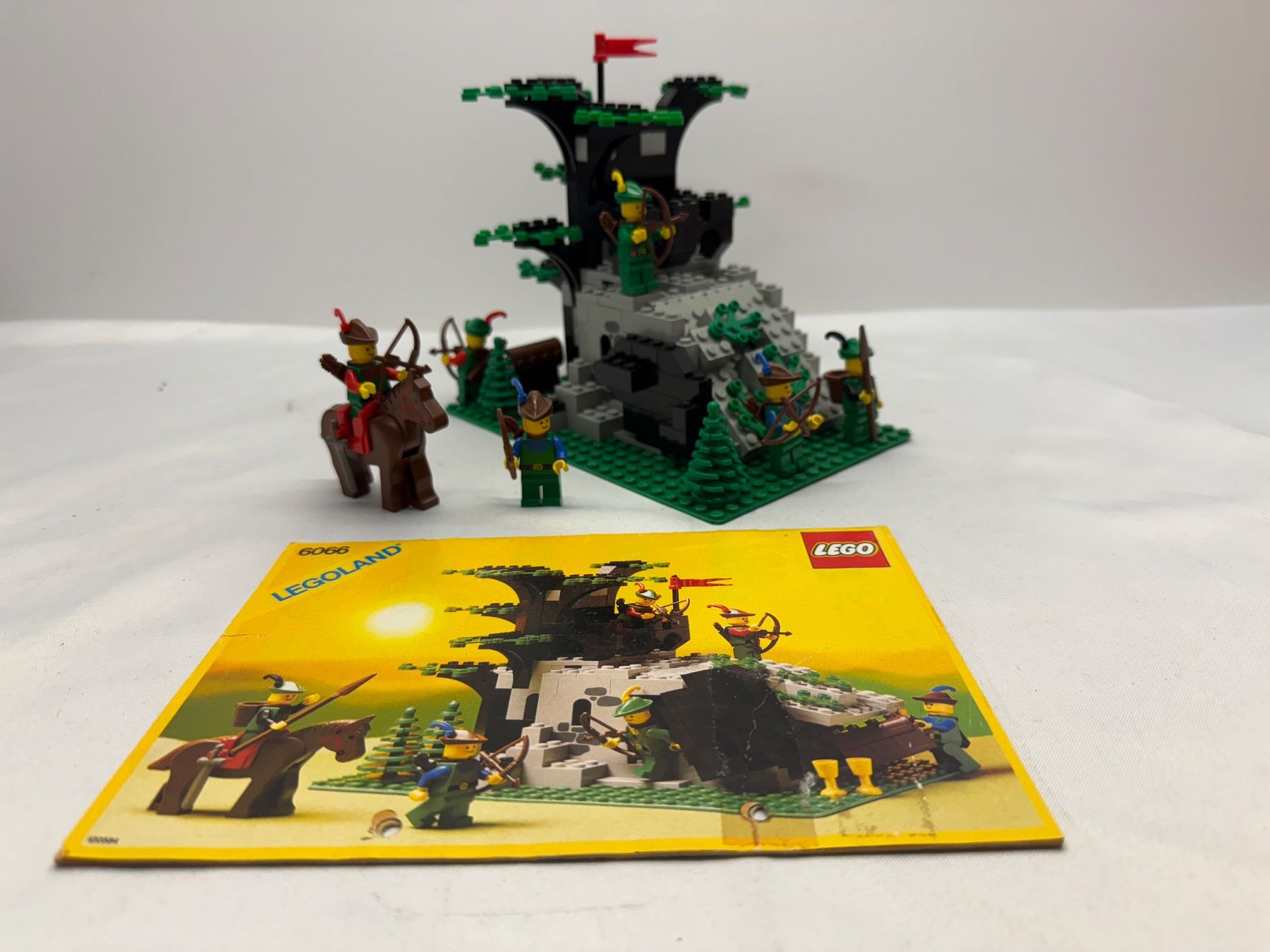 Lego Kit di costruzioni: LEGO Castle 6066 Camouflaged Outpost - Forest Men – Usato da Burgdorf venduto da Pistar