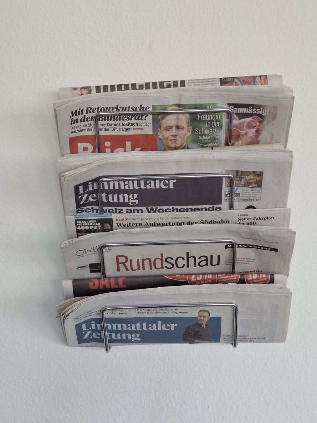 Supporti a parete: Wand-Zeitungshalter verchromt, 4 Fächer – Nuovo (secondo la descrizione) da Spreitenbach venduto da Ringog 1