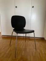 Moderner schwarzer Holz-Schalenstuhl mit Chromgestell