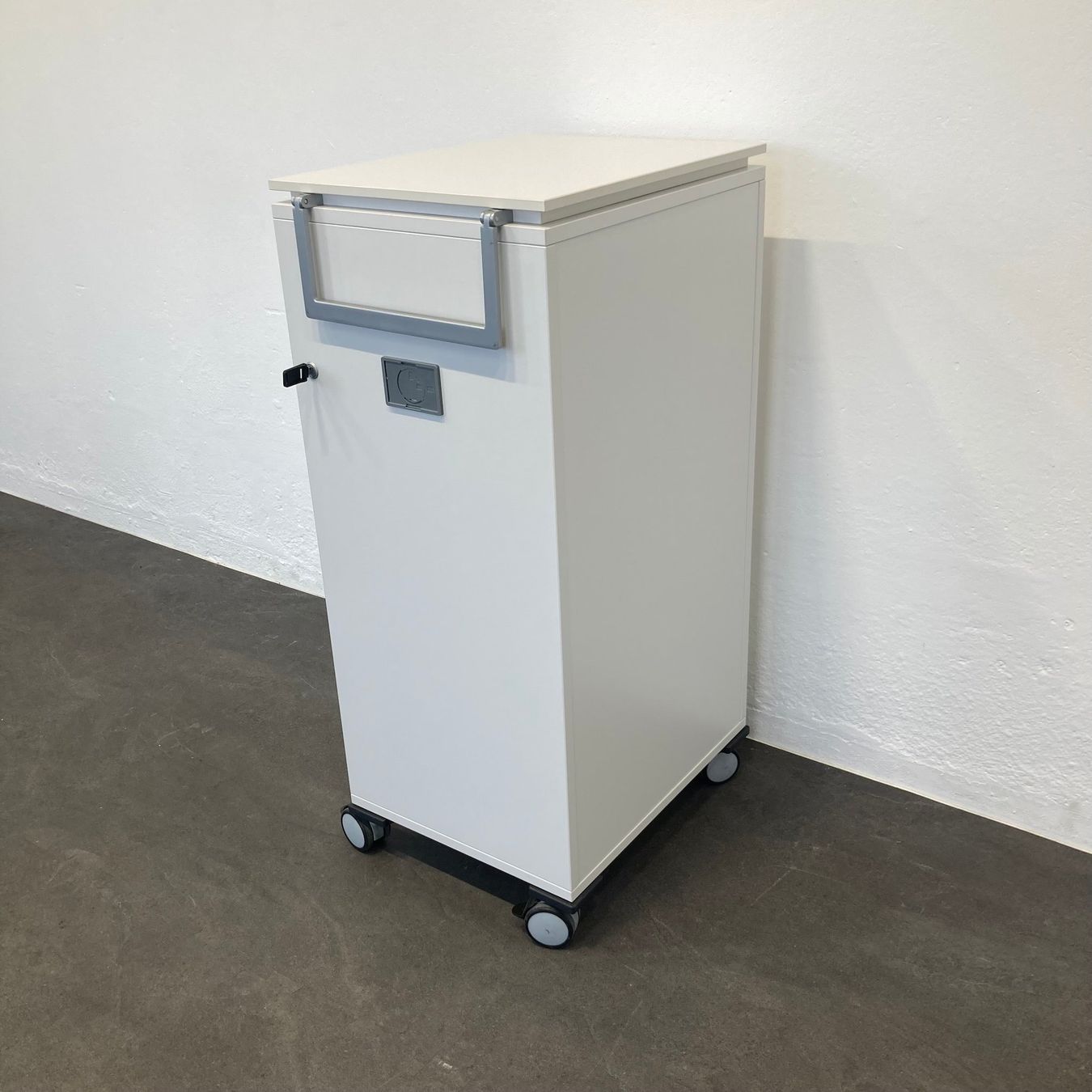 Armadi: Steelcase Moby Roll-Caddy - Weiss - mit Hängerahmen - mit – Usato da Schönenwerd venduto da mcofficeshop 7