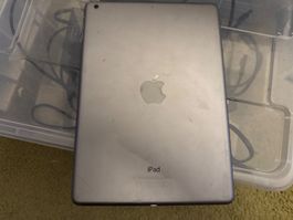 Ipad Air -A1474- vermutlich icloude / Display top