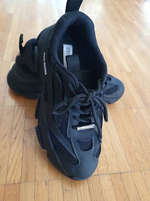Chaussures femmes: Steve Madden Sneaker Gr.40 – D'occasion à Oberaach par Svea11