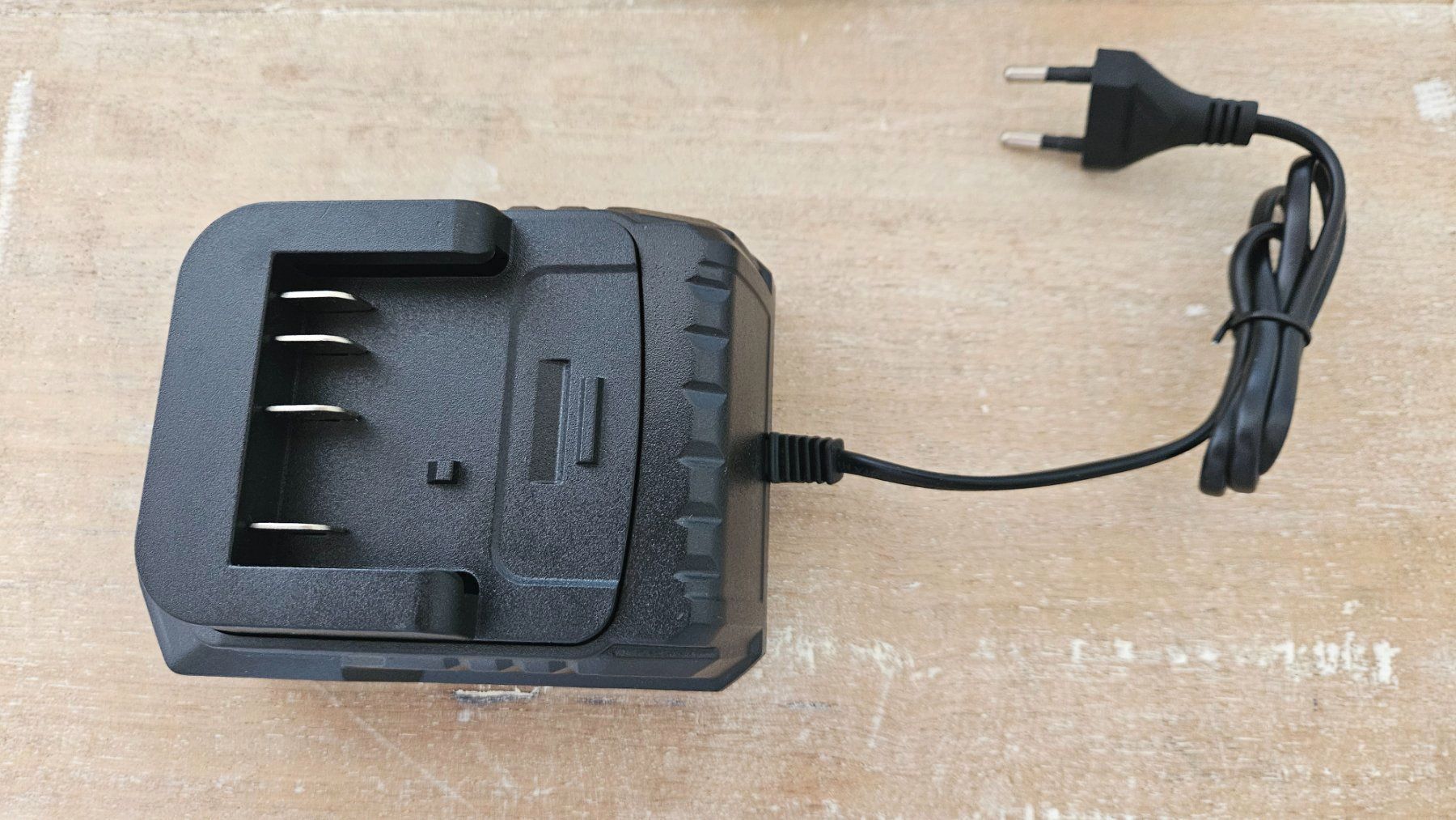 Caricatori & Batterie: Ladegerät Bosch 18V Lithium-Ionen Akku – Nuovo e nell'imballaggio originale da Gossau ZH venduto da Goes05