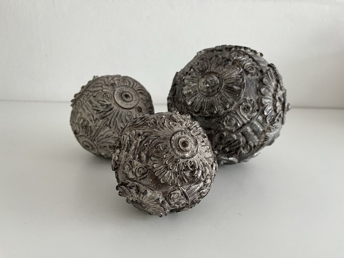 Tutte le decorazioni: grosse Schale mit 3 Deko-Kugeln / Kunststoff – Usato da Wetzikon ZH venduto da seli03 4
