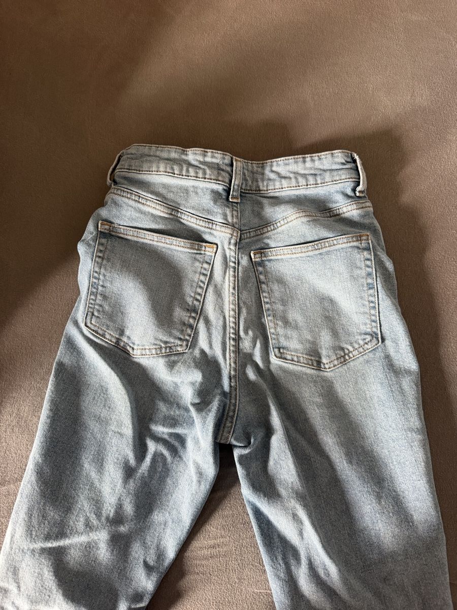 H&M Jeans: Jeans – D'occasion à Montsevelier par Duna2210 2