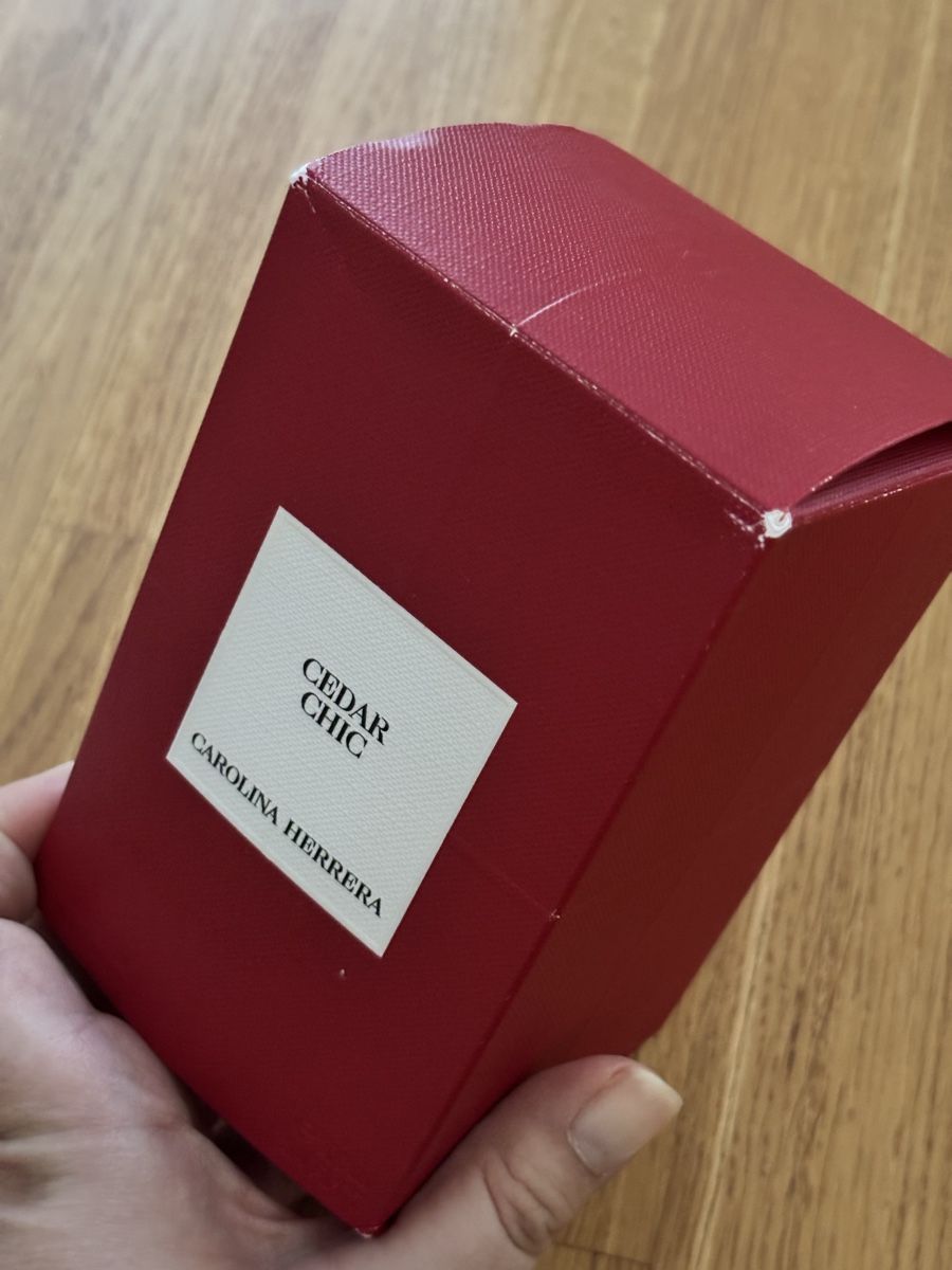 Carolina Herrera Parfums & Eau de Toilette: Carolina Herrera Cedar Chic Eau de Parfum 100 ml – D'occasion à Zürich par Thetimtam 3