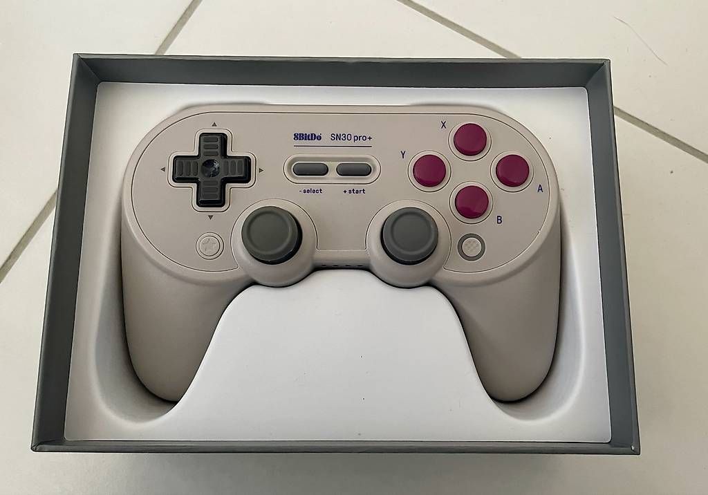 Controller: 2x 8BitDo SN30 Pro Gamecontroller, sehr guter Zustand – Gebraucht aus Uster von ste.rue