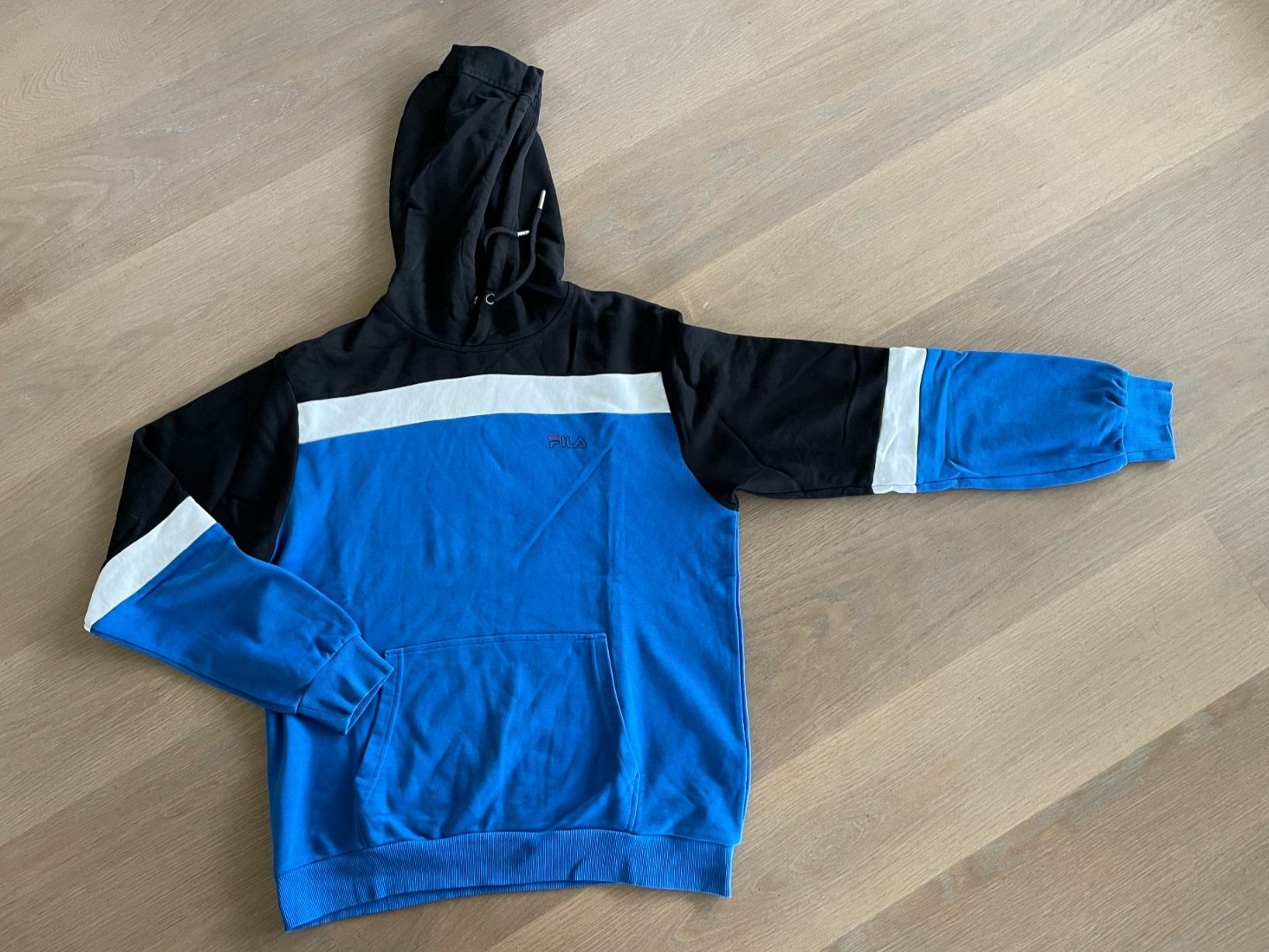 Fila Pullover & Sweatshirts: Kapuzenpullover, FILA, Gr. M – Gebraucht aus Rüschlikon von user999