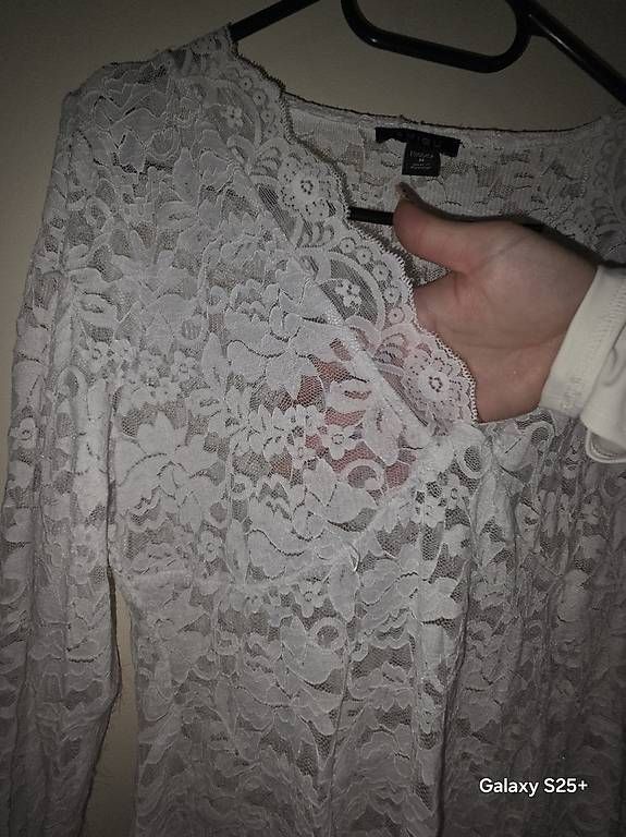 T-Shirts: Langarmshirt mit Spitzendetails  – Gebraucht aus St. Gallen von ruz_t5lk 1