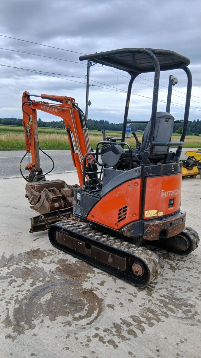 Hitachi Bagger: Bagger Hitachi ZX 17 U – Gebraucht aus Niederbipp von baggerch 4