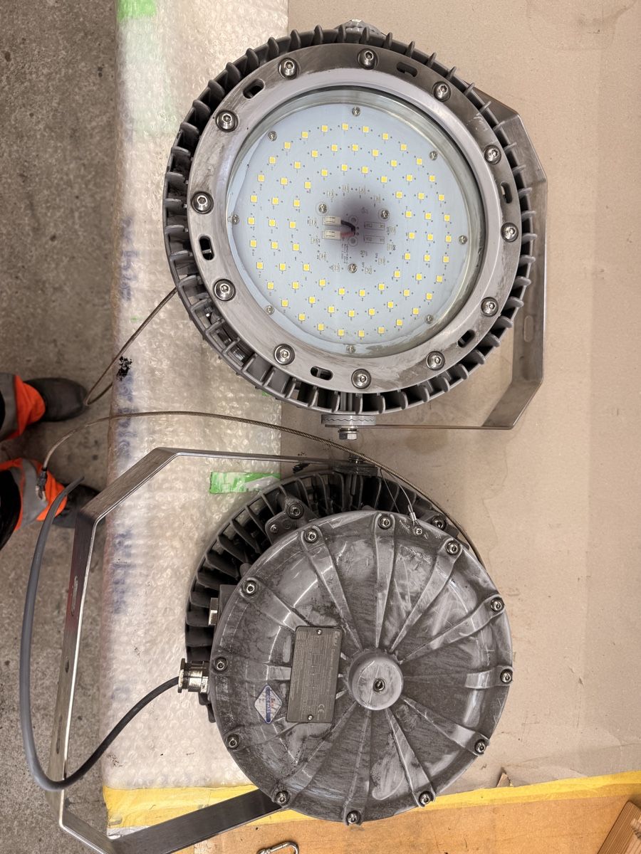 Lampade: LED Hallenleuchte 150W IP66  – Usato da Heimberg venduto da Vi48or_M 2