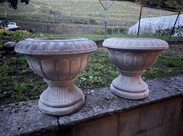 Pots de fleurs en ciment