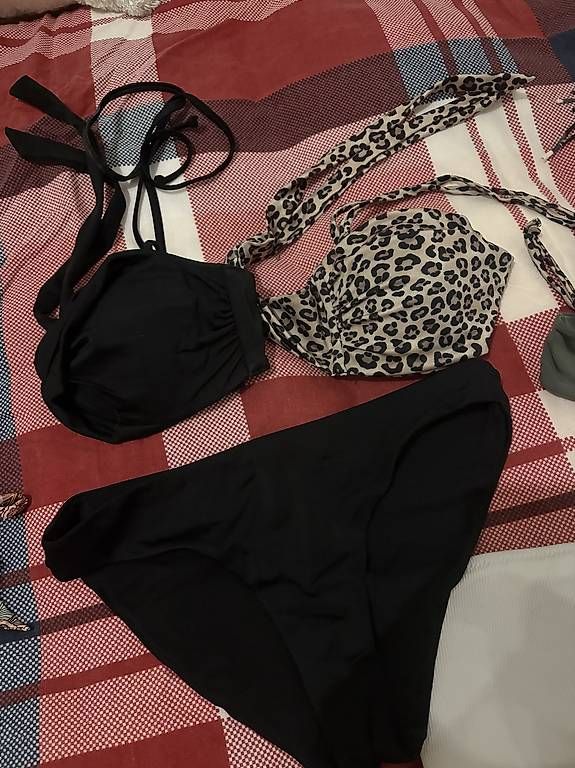 Costumi da bagno & Bikini: Costumi da bagno S/M – Usato da Bellinzona venduto da giu_2g9f 2
