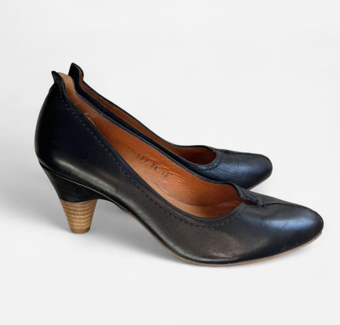 Scarpe da donna: black leather pointed toe pumps – Nuovo (secondo la descrizione) da Rütihof venduto da mya_we 1