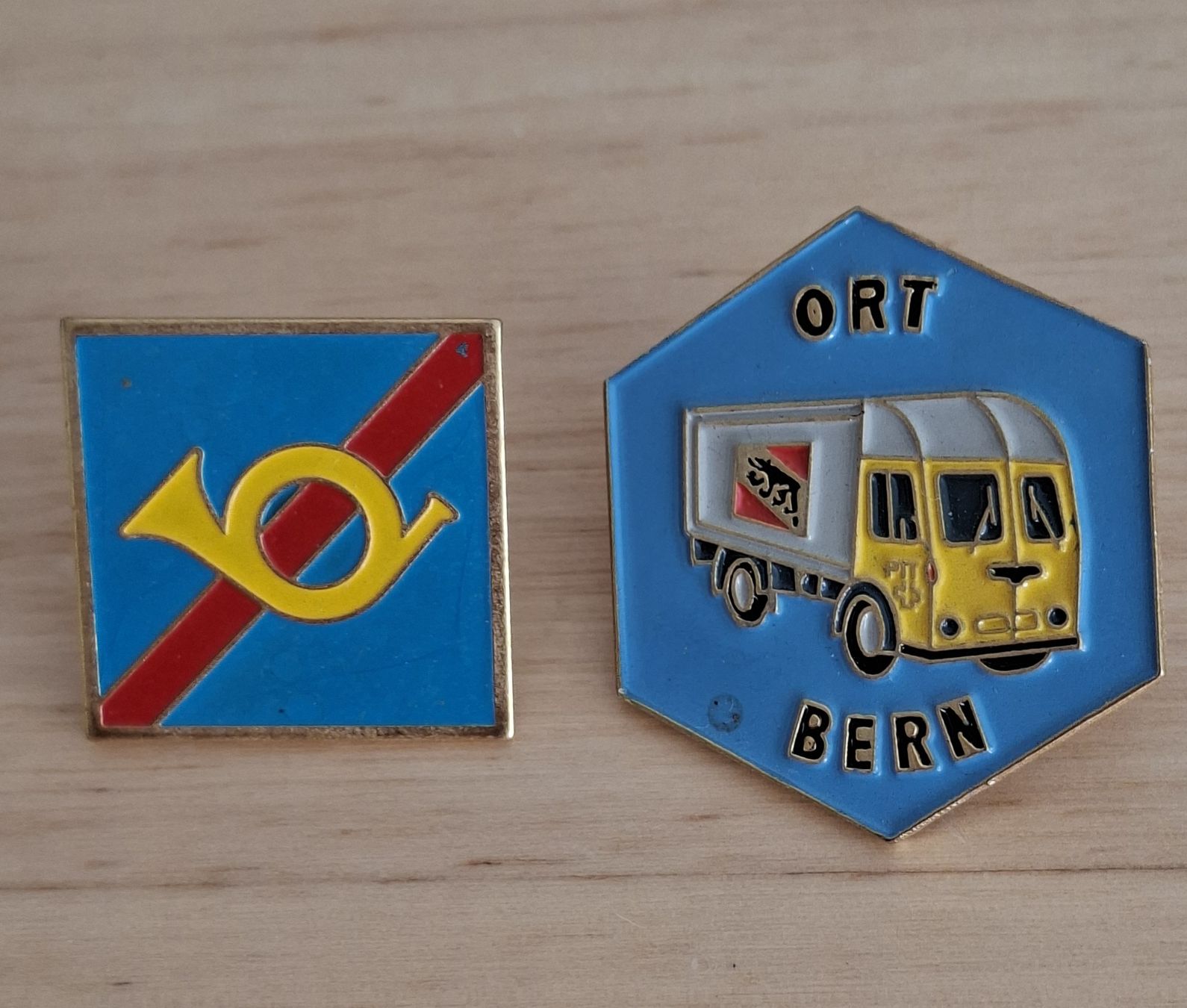 Plaquettes & Badges: 2 Pins PTT – D'occasion à Kriens par Wolly85