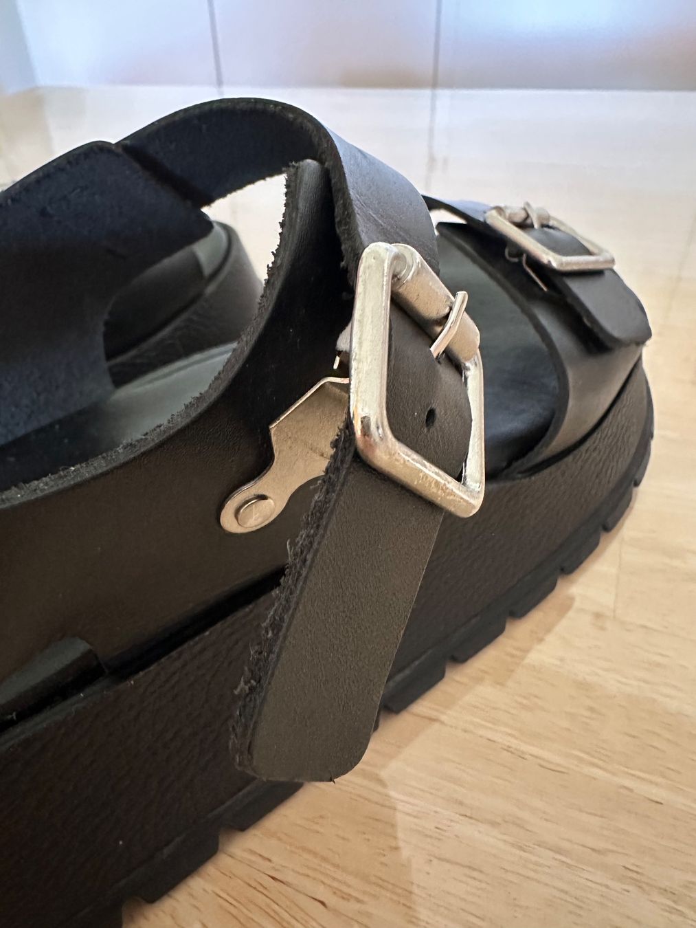 La Garçonne Scarpe da donna: Sandales plateforme La Garçonne, cuir noir – Nuovo (secondo la descrizione) da La Neuveville venduto da flodocha 7