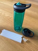 Eine Trinkflasche von Camelbak inkl Zubehör