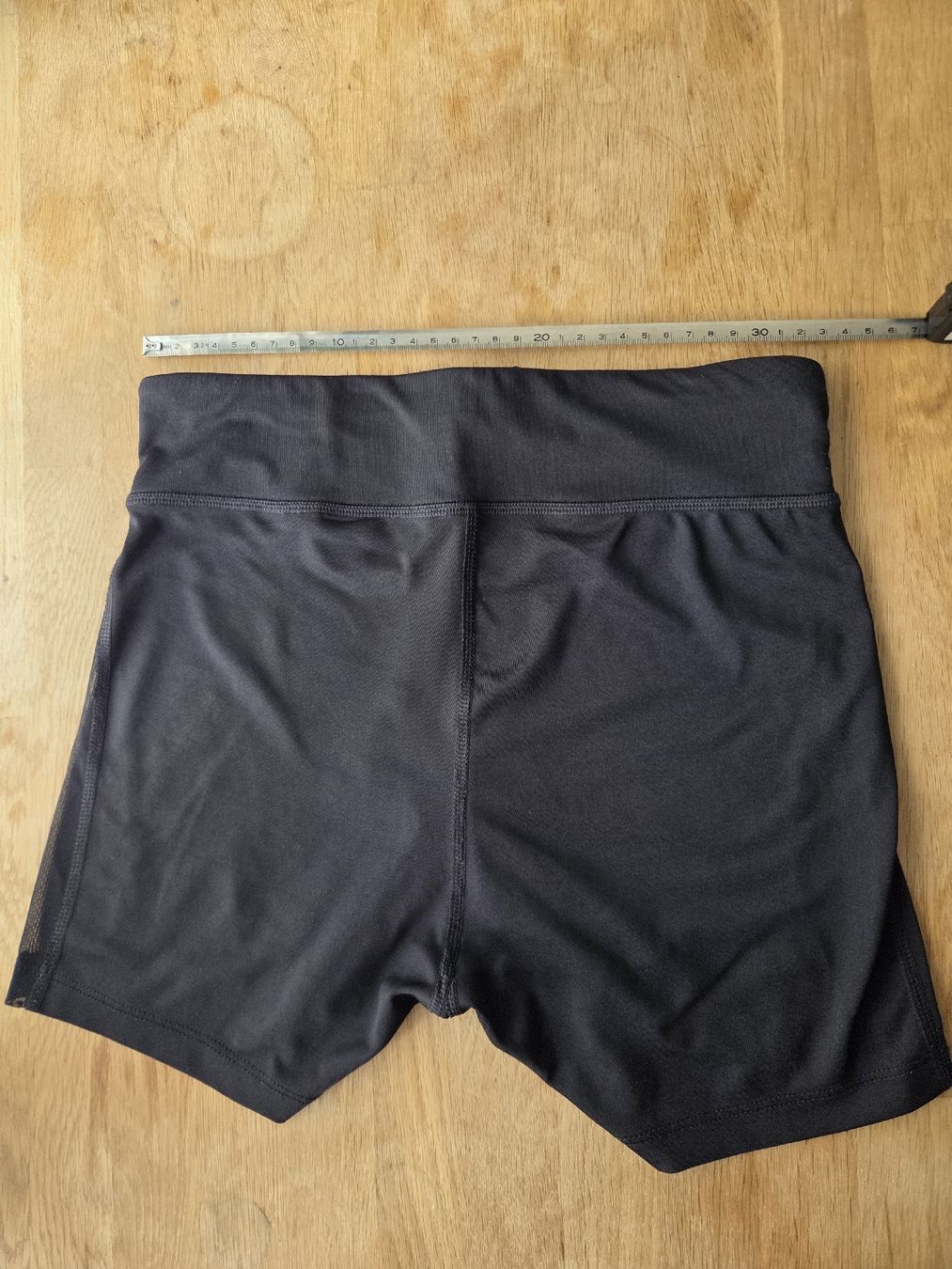Odlo Pantaloni: Odlo Damen Essentials Mesh Shorts Grösse S – Usato da Luzern venduto da lso_ht7n 2