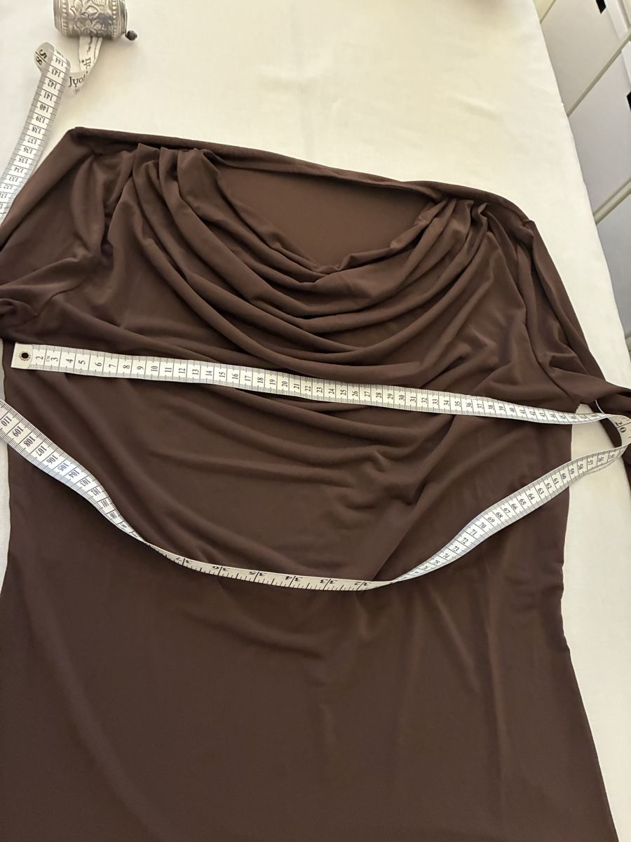 Top: Braunes Shirt mit Wasserfallausschnitt, Grösse M – Nuovo (secondo la descrizione) da Bäretswil venduto da Viechel 4