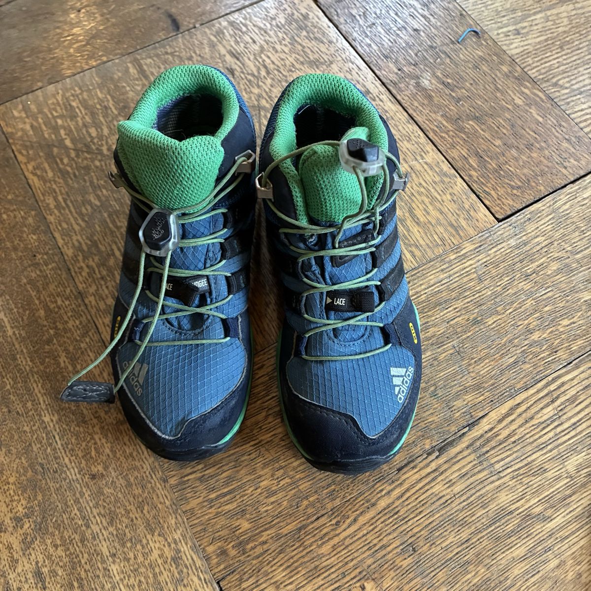 Adidas Scarpe per ragazzi: Wanderschuhe Grösse 30 – Usato da Winterthur venduto da bunteperlen