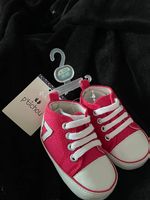 Chaussures bébé NEUF encore avec étiquette