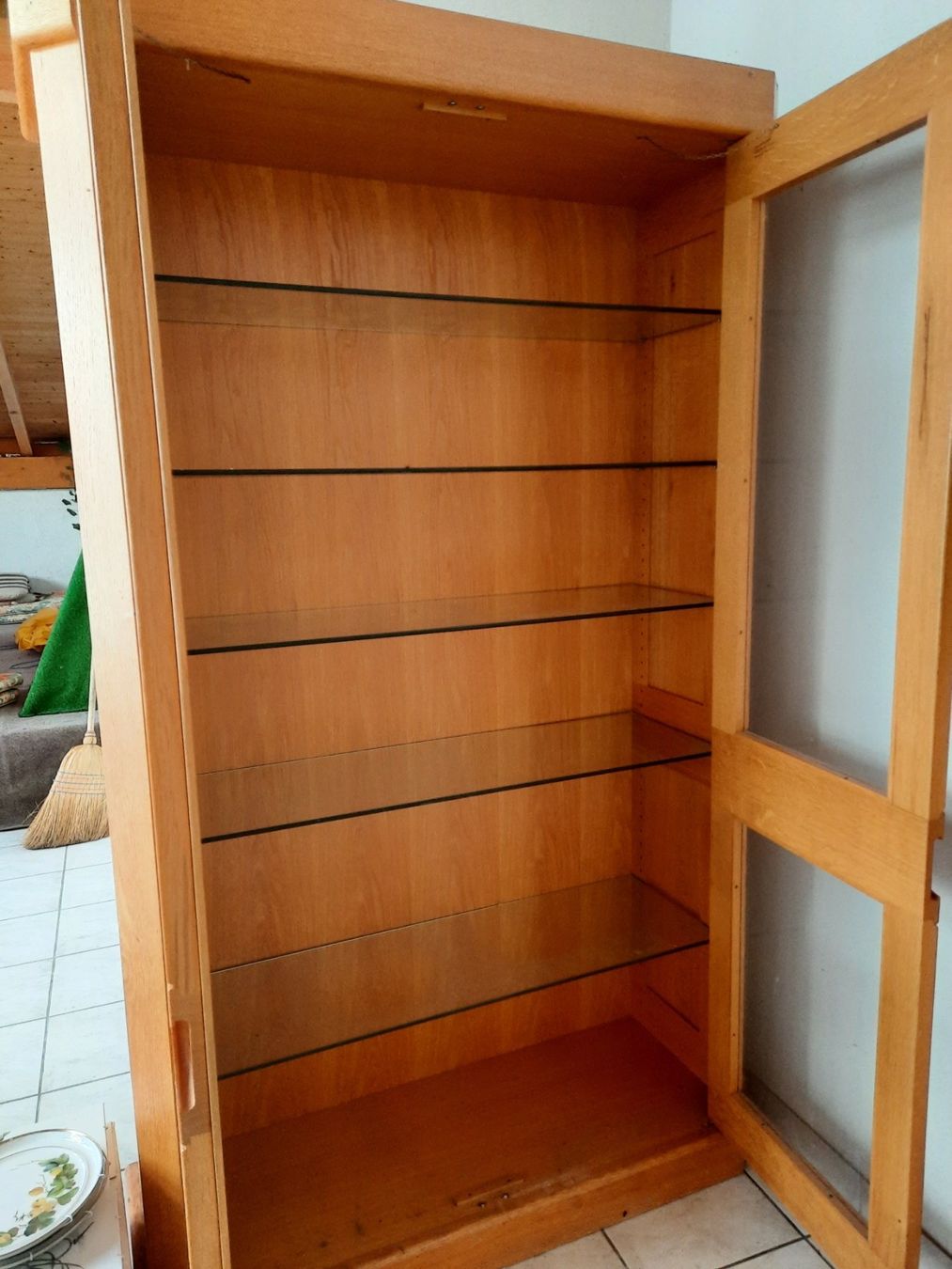 Vetrine: Vitrinen Schrank mit 5 Glasregalen – Usato da Weinfelden venduto da JoeBaer 2