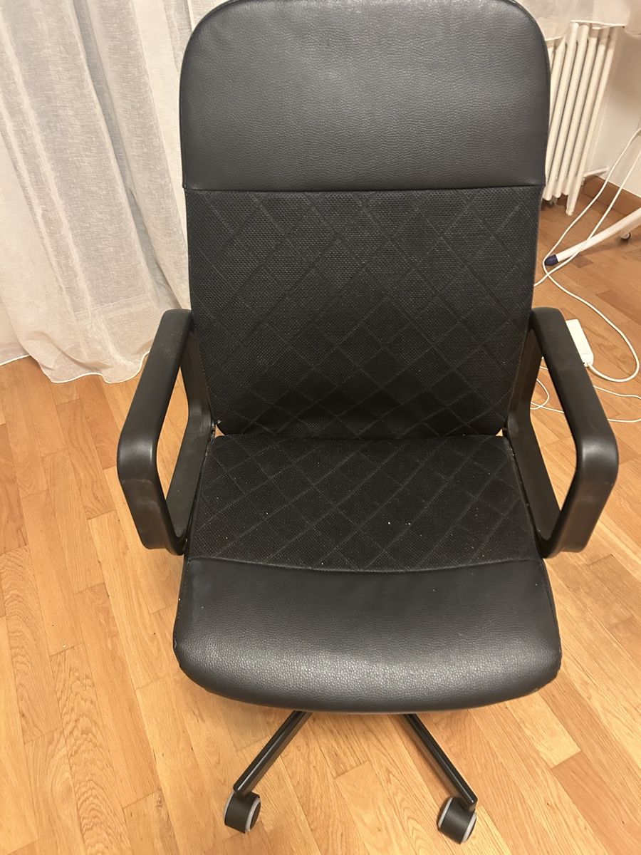 Sedie: Office Chair Black Adjustable Height Good Condition – Usato da Basel venduto da mar_df9j 3