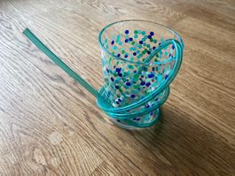 Trinkbecher mit Strohhalm