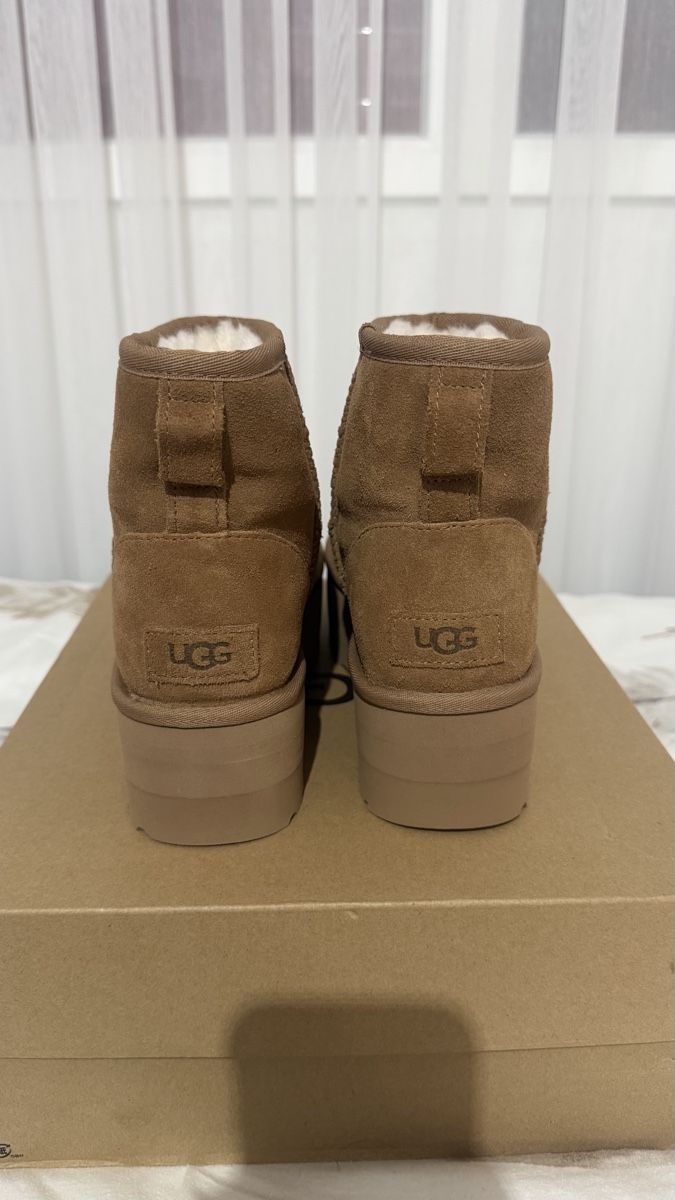 Ugg Chaussures femmes: UGG Classic Mini Platform Chestnut – Neuf avec emballage d'origine à Kägiswil par rg_007 1