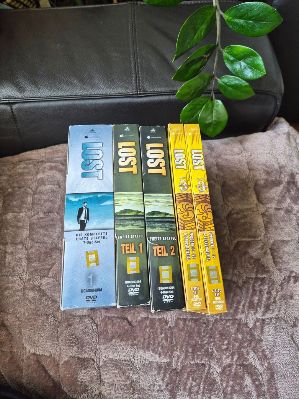 Tutti i DVDs: LOST DVD-Box, Staffel 1-3 – Usato da Zürich venduto da M0ZA
